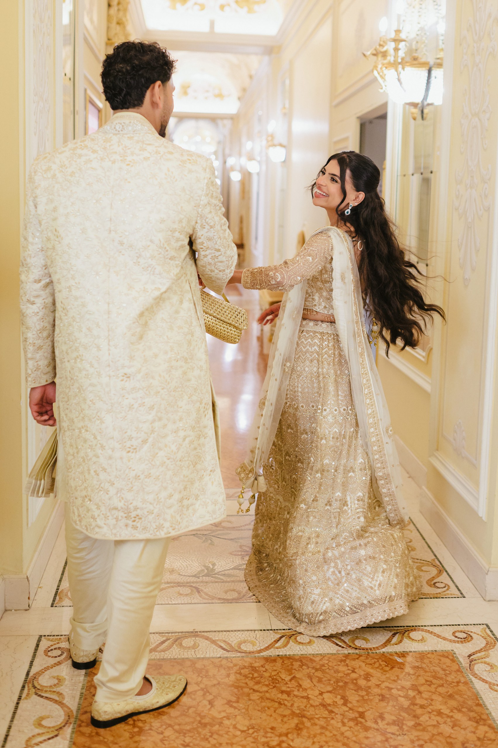 Traditional Indian Wedding Outfits – Lake Maggiore Couple wearing elegant traditional Indian wedding outfits during their multicultural wedding celebration in Italy.